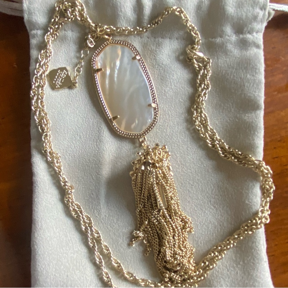 Kendra Scott pristine Rayne mother of pearl pendant necklace.